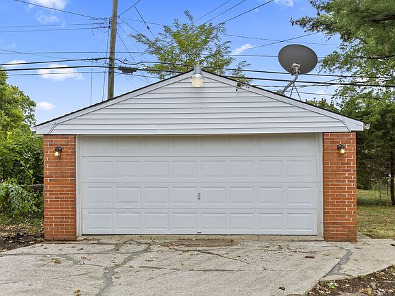 5th image of 304 Harvard Dr