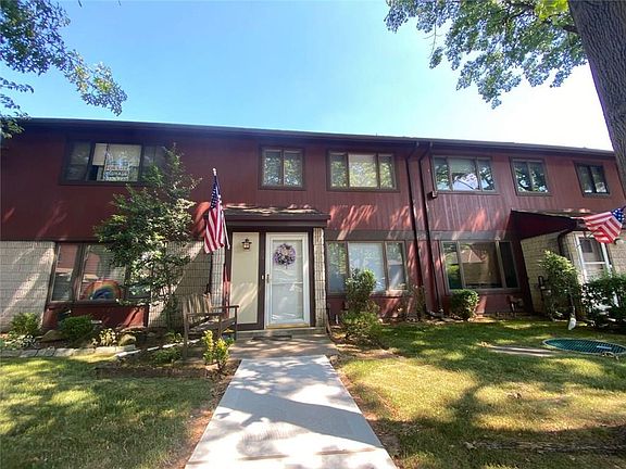 2nd image of 23 Pierpont Pl #23