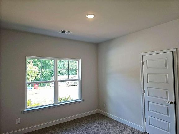 5th image of 325 Angela Ave