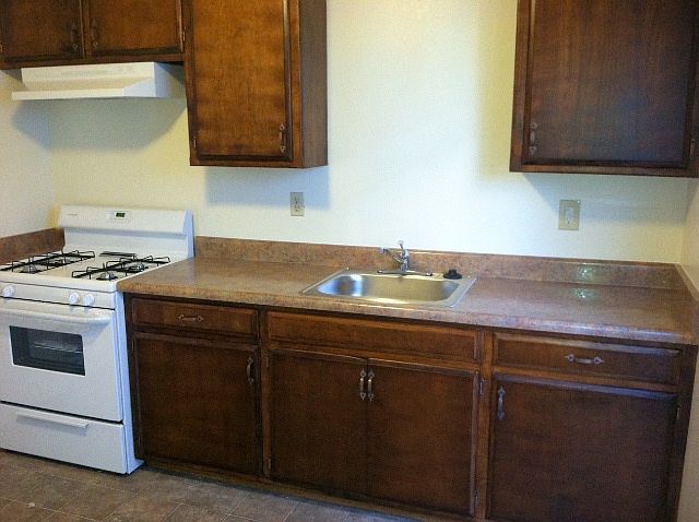 2nd image of 506 W 11th St