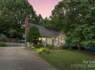 111 Beacon Hills Dr, Gastonia, NC 28056