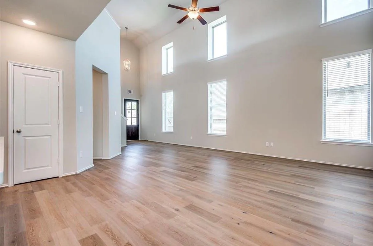 4 bed, 3.0 bath, 2649 sqft, $2,950 — Photo 2