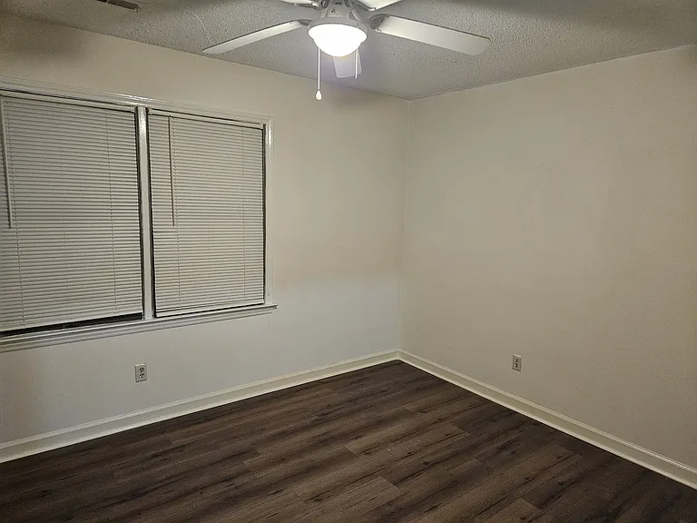 102 Cedar Ct #B — Photo 19