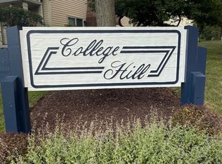 303 College Xing, Rolling Meadows, IL 60008