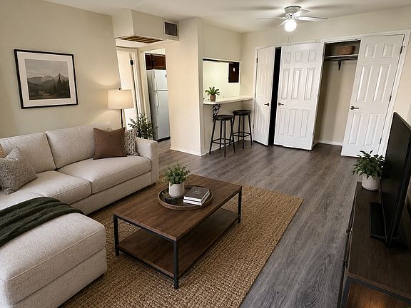 4th image of 2362 W Denman St #11