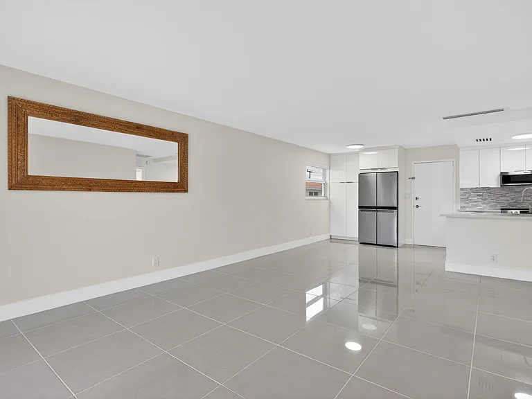 3212 NE 12th St #204 — Photo 11
