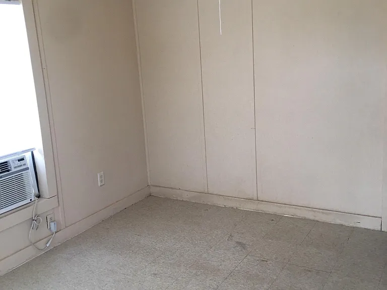 608 W Cedar St — Photo 11
