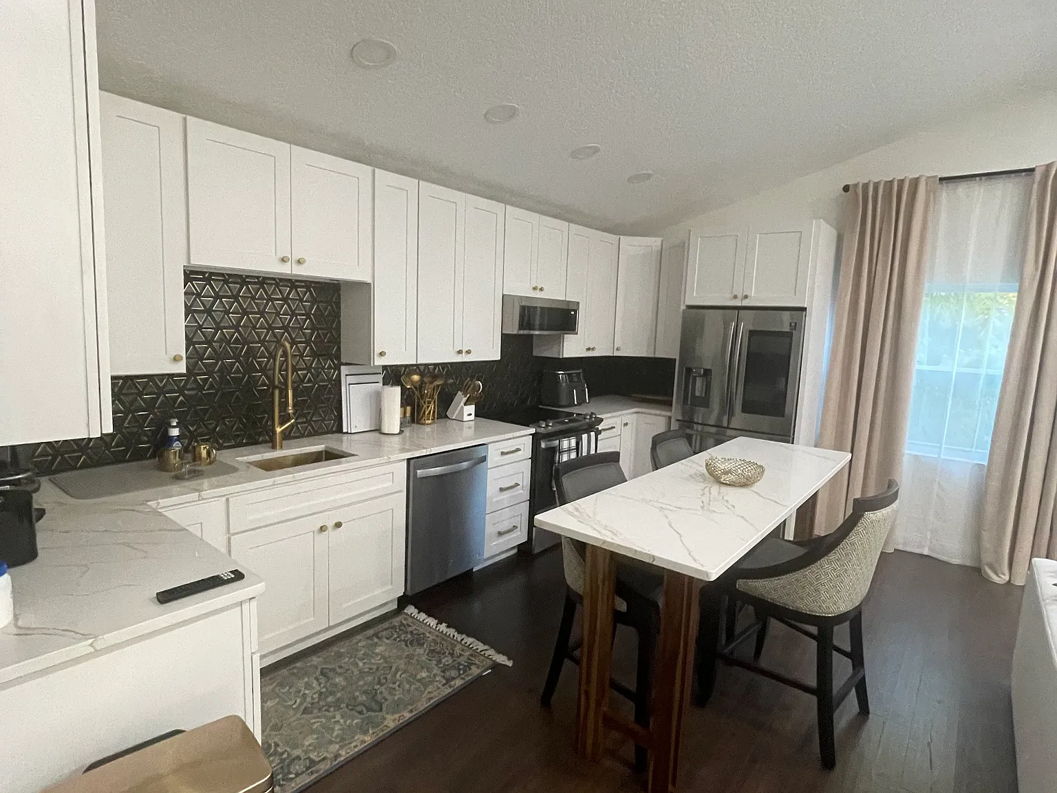 3 bed, 1.5 bath, 2027 sqft, $4,790 — Photo 2