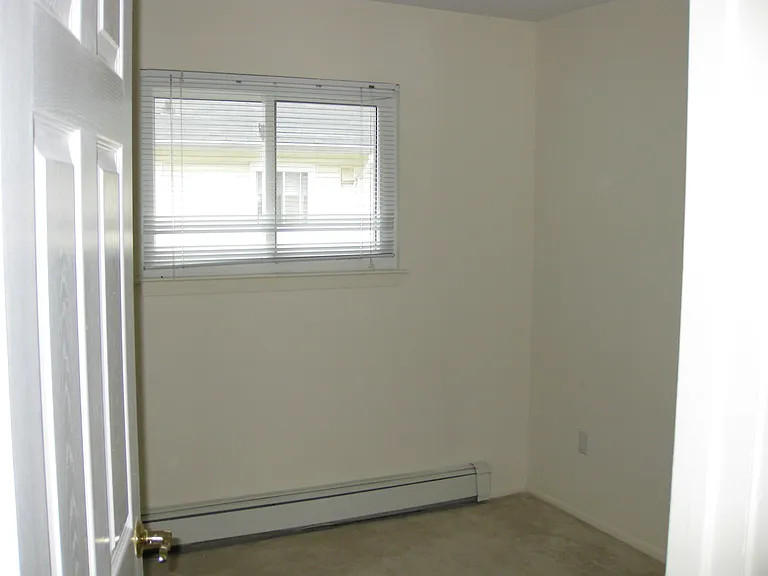 Maple St — Photo 9