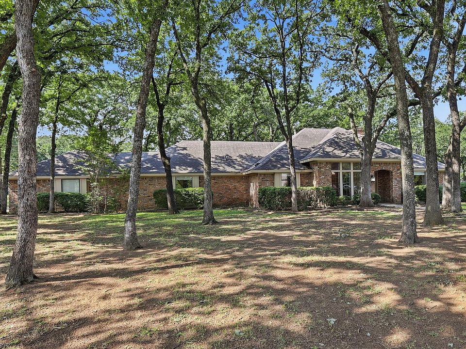 1st image of 875 Lake Wood Dr