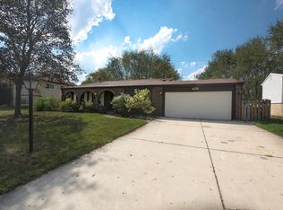 416 Redwood Ln, Schaumburg, IL 60193