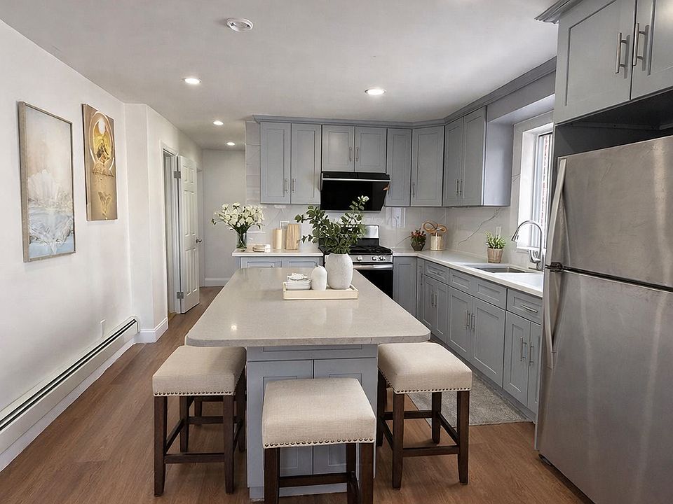 1st image of 320 Vineland Ave #1
