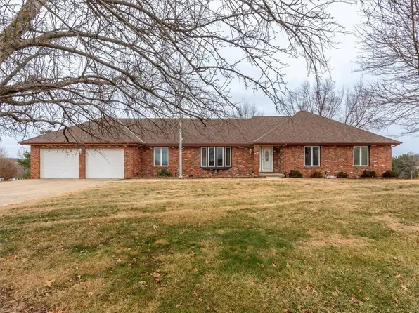 7020 SE Summit Dr, Saint Joseph, MO 64507