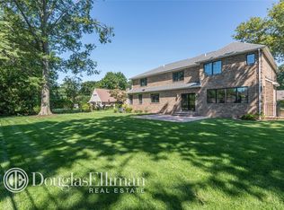 56 Carriage Ln, Roslyn Heights, NY 11577