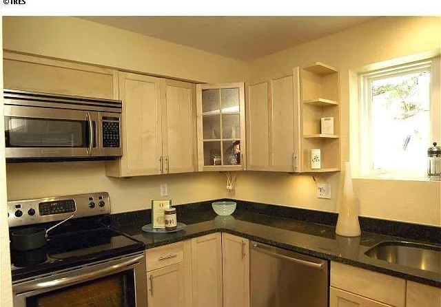 620 Pearl St — Photo 3