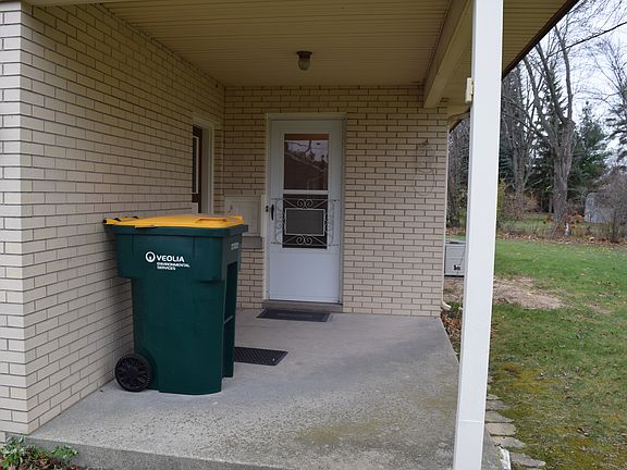 5th image of 940 Lincoln Dr E