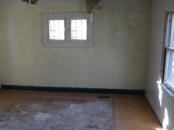 4th image of 3426 Bryant Ave N