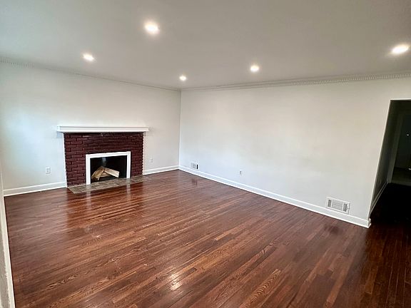 2nd image of 8 Plymouth St
