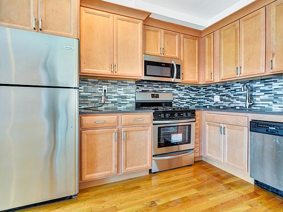 4th image of 496 Willoughby Ave #3