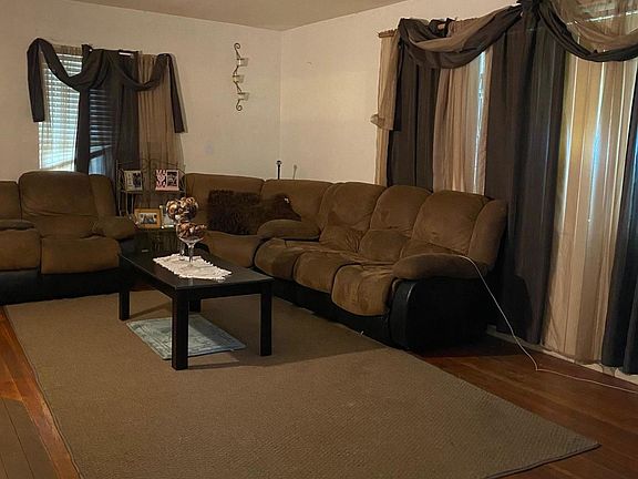 5th image of 878C S Elm St