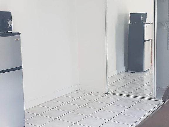 2nd image of 2249 Grant St #1