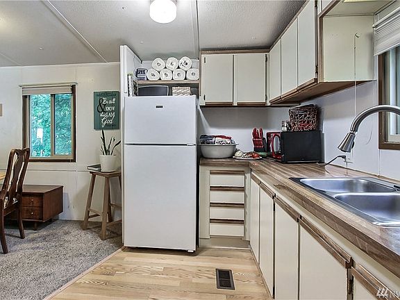5th image of 9707 Mariner Dr NW