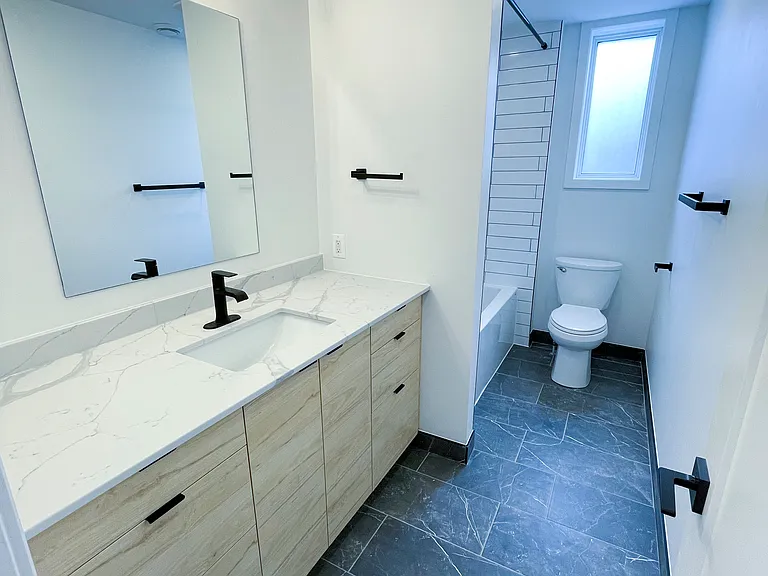 39 Goulburn Ave #C — Photo 10