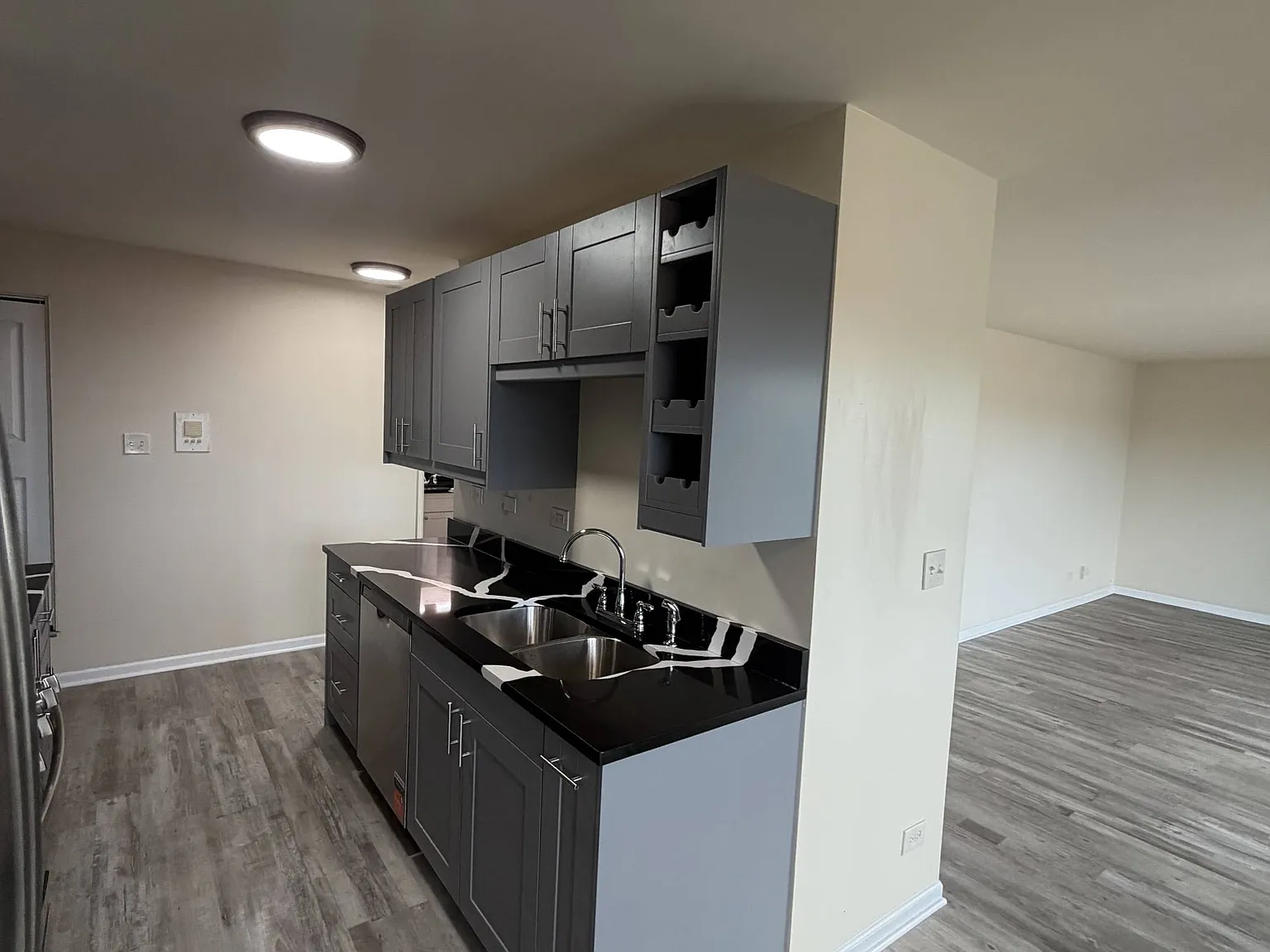 9937 South Cicero Avenue - 301 — Photo 2