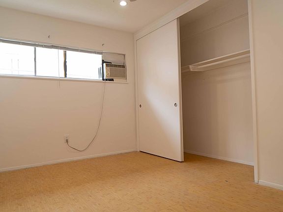 4th image of 141 Marguerita Ave APT B