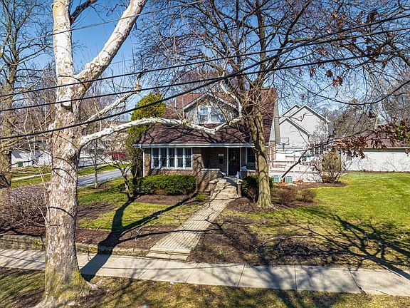 2nd image of 354 Hawthorne Blvd