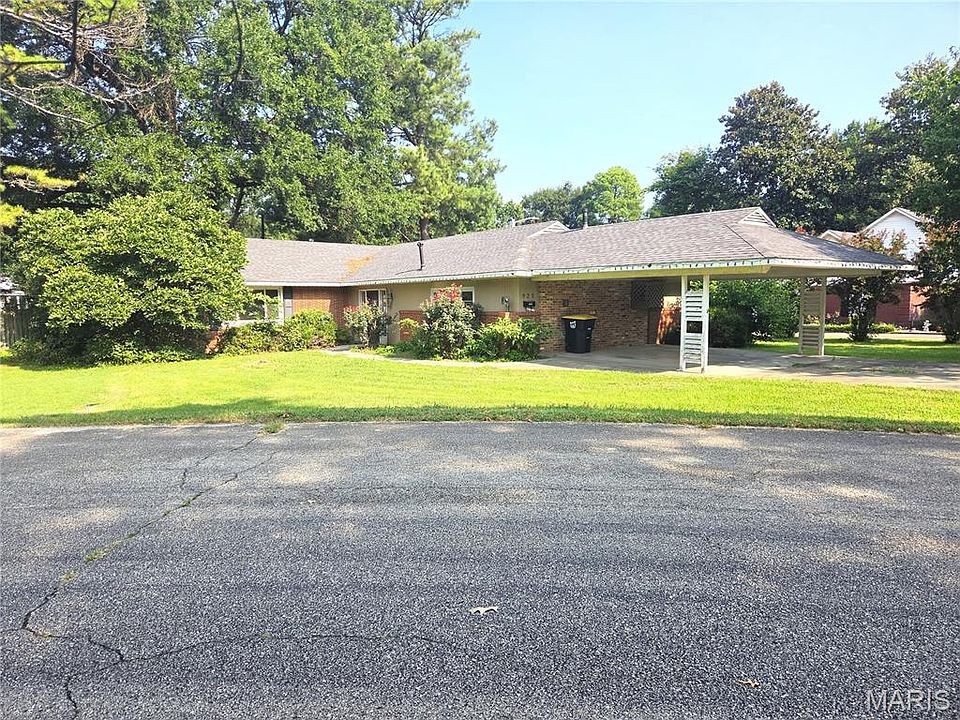 1st image of 925 Brown Ln