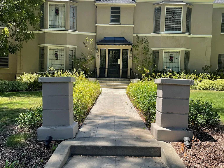 Steps leading to front enterance of Orange Grove Apartments in Pasadena, CA.