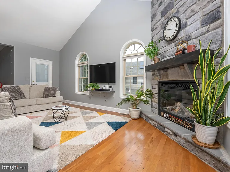 1458 Highfield Ct — Photo 38