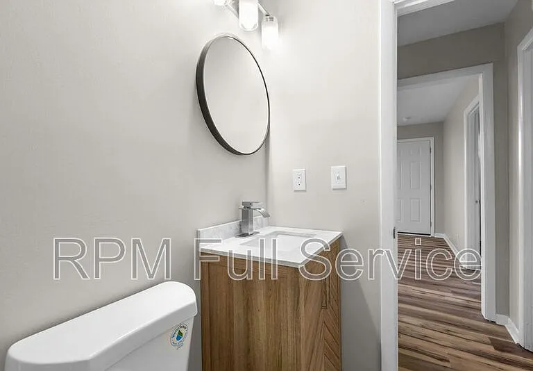 895 W Sharpe Ave #B — Photo 18