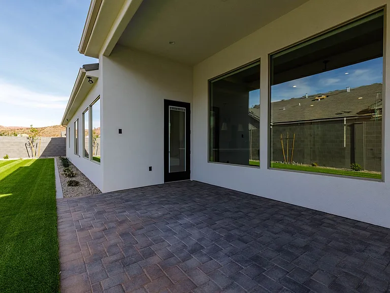345 E Sidbury Rd — Photo 28