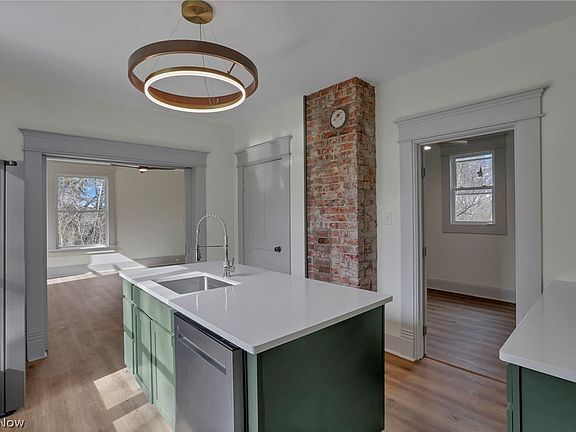 5th image of 118 Conner Ave
