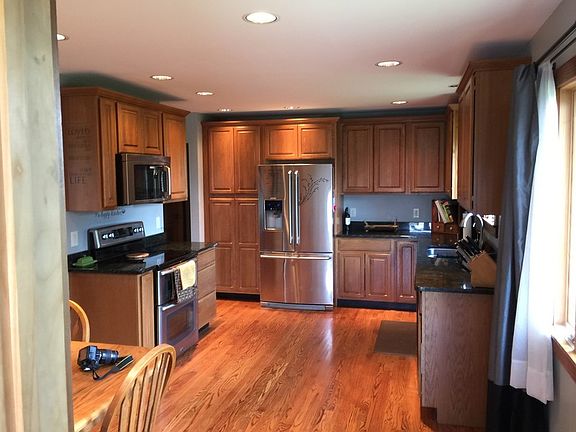 Kitchen : Custom Cabinets plenty of storage