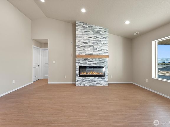 5th image of 106 Poplar Street NE