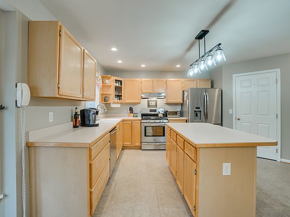 3rd image of 6221 N Danford St