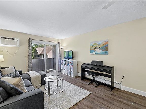5th image of 132 Eastern Avenue #302
