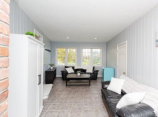5th image of 29 Reservoir Ave
