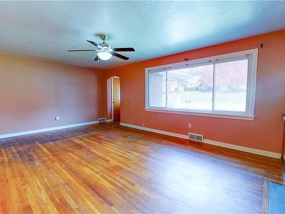 4th image of 908 S Washington St