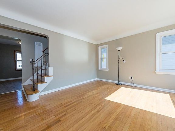 3rd image of 6006 Pelham Dr
