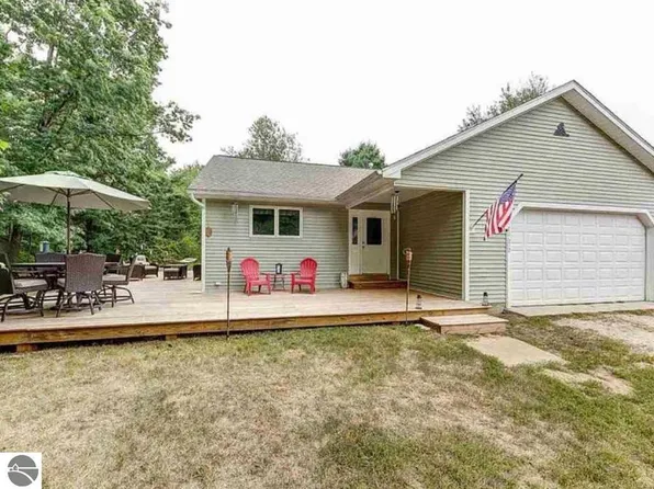 20672 Rhodes Rd, Interlochen, MI 49643