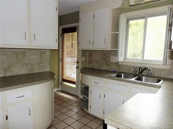 3rd image of 104 Crestridge Dr