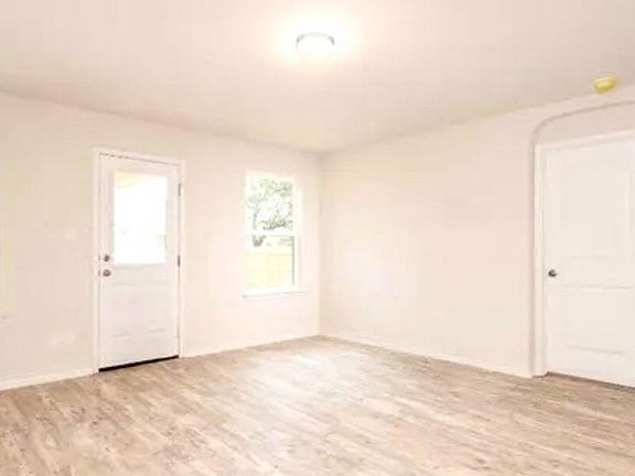 3rd image of 13316 Sugarberry Elm