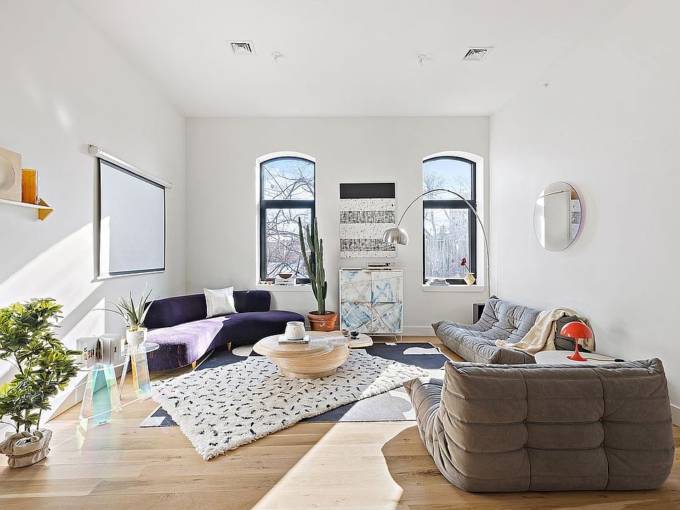 1st image of 10 Quincy St #2D