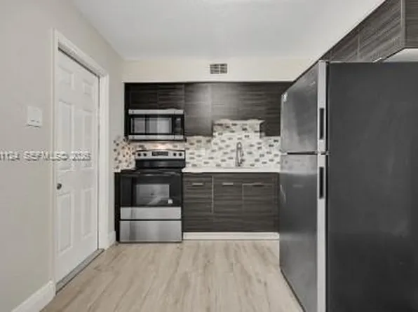 429 NW 9th Ave #3, Fort Lauderdale, FL 33311