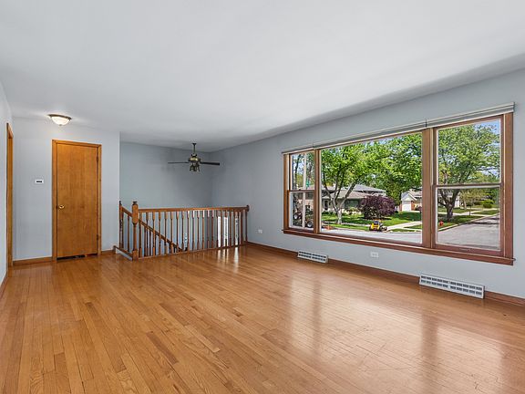 3rd image of 1259 Heather Rd