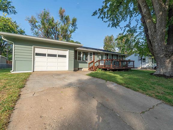 3rd image of 2513 Church Cir